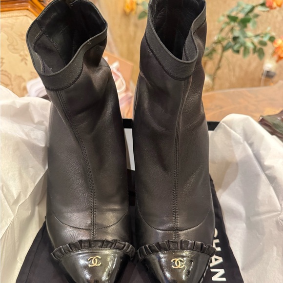 Chanel Lambskin ankle boots booties interlocking CC logo Sz 9.5 - Picture 13 of 16